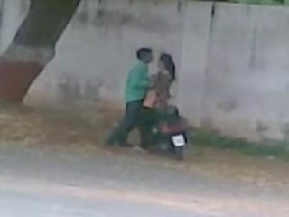 Indiano coppie sporco clip in pubblico