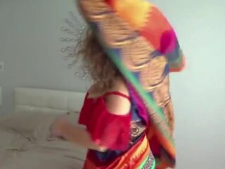 Дезі індійська червоний saree тітонька роздягнений частина - 1: hd секс кіно 93