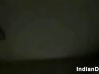 Indiškas moteris čiulpimas dalis velenas vieta apie vaizdas